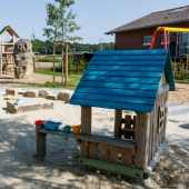 Bild vom Spielplatz anzeigen.