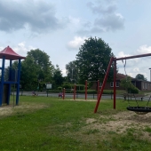Bild vom Spielplatz anzeigen.