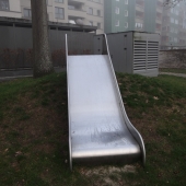 Bild vom Spielplatz anzeigen.