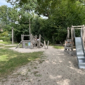 Bild vom Spielplatz anzeigen.