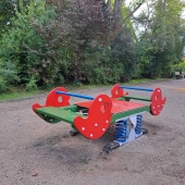 Bild vom Spielplatz anzeigen.