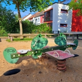 Bild vom Spielplatz anzeigen.