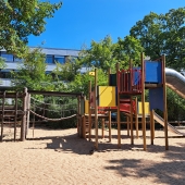 Bild vom Spielplatz anzeigen.