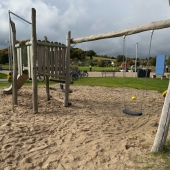 Bild vom Spielplatz anzeigen.