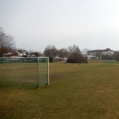 Bild vom Spielplatz anzeigen.