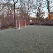 Bild vom Spielplatz anzeigen.