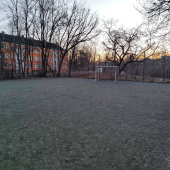 Bild vom Spielplatz anzeigen.
