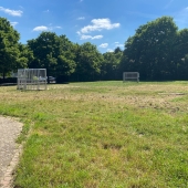 Bild vom Spielplatz anzeigen.