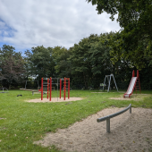 Bild vom Spielplatz anzeigen.