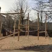 Bild vom Spielplatz anzeigen.