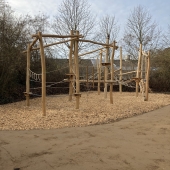 Bild vom Spielplatz anzeigen.