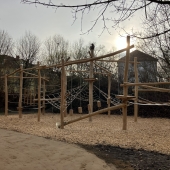 Bild vom Spielplatz anzeigen.