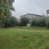 Bild vom Spielplatz anzeigen.