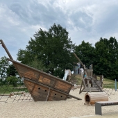 Bild vom Spielplatz anzeigen.