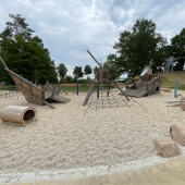 Bild vom Spielplatz anzeigen.