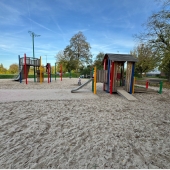 Bild vom Spielplatz anzeigen.