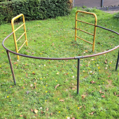 Bild vom Spielplatz anzeigen.