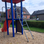 Bild vom Spielplatz anzeigen.