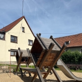 Bild vom Spielplatz anzeigen.