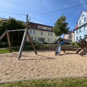 Bild vom Spielplatz anzeigen.