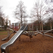 Bild vom Spielplatz anzeigen.