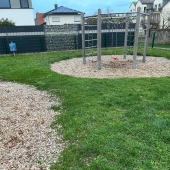 Bild vom Spielplatz anzeigen.