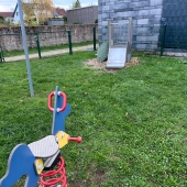 Bild vom Spielplatz anzeigen.