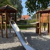 Bild vom Spielplatz anzeigen.