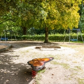 Bild vom Spielplatz anzeigen.