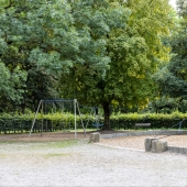 Bild vom Spielplatz anzeigen.