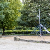 Bild vom Spielplatz anzeigen.