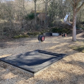 Bild vom Spielplatz anzeigen.