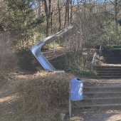 Bild vom Spielplatz anzeigen.