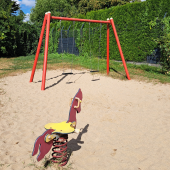 Bild vom Spielplatz anzeigen.