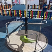 Bild vom Spielplatz anzeigen.