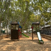Bild vom Spielplatz anzeigen.