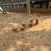 Bild vom Spielplatz anzeigen.