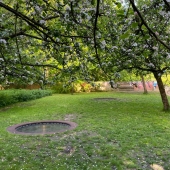 Bild vom Spielplatz anzeigen.