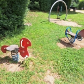 Bild vom Spielplatz anzeigen.