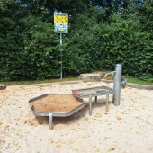 Bild vom Spielplatz anzeigen.