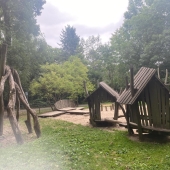 Bild vom Spielplatz anzeigen.