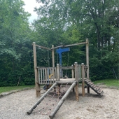 Bild vom Spielplatz anzeigen.
