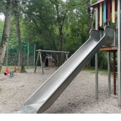 Bild vom Spielplatz anzeigen.