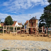 Bild vom Spielplatz anzeigen.