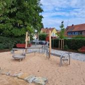 Bild vom Spielplatz anzeigen.