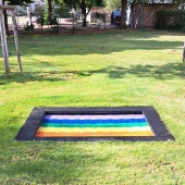 Bild vom Spielplatz anzeigen.