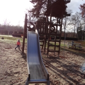 Bild vom Spielplatz anzeigen.