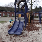 Bild vom Spielplatz anzeigen.