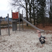 Bild vom Spielplatz anzeigen.