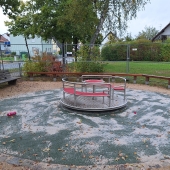 Bild vom Spielplatz anzeigen.